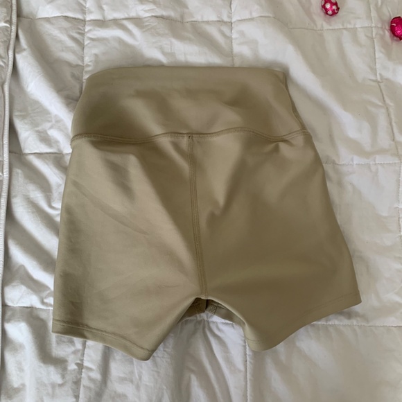 EUC ALO YOGA 3" High-Waist Airlift Short, Xxs-Xs - Picture 5 of 5